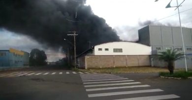 Galpão de empresa de locação de máquinas pega fogo em Artur Nogueira — Foto: Reprodução/EPTV